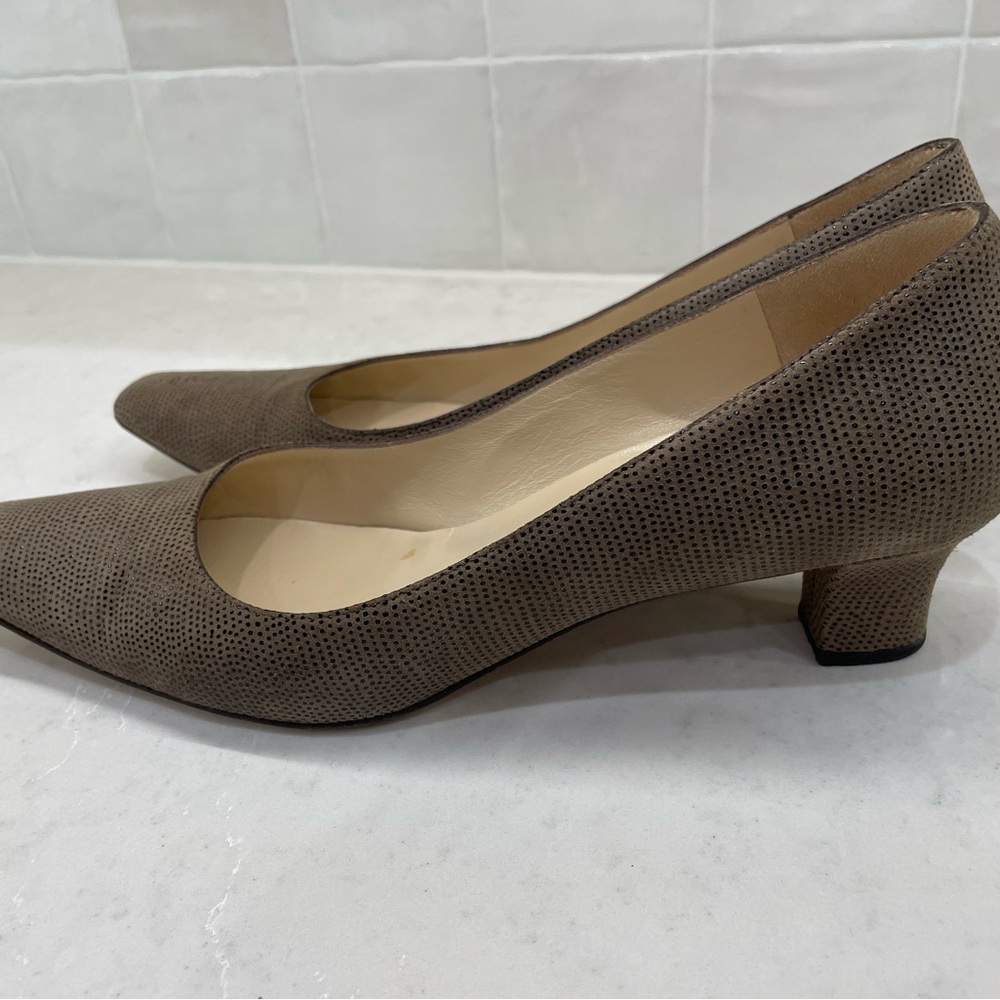 EUC Bruno Magli Taupe Suede 1.75” Heels. - Picture 3 of 5
